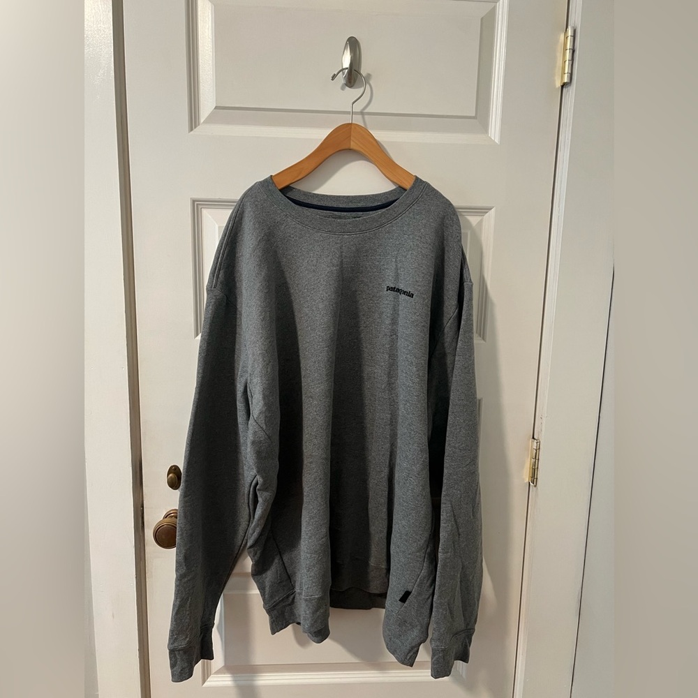 Patagonia Crewneck Sweatshirt in Dark Grey